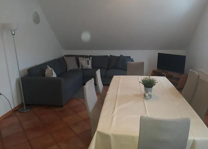 Mmmm דירה בובק